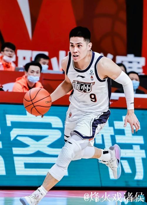 媒体人建议：中国男篮需在世预赛窗口期研究防守陈盈骏