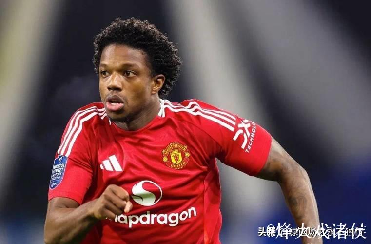 曼联求购20岁左路好手遭拒 或再报价4000万欧元 曼联求购20岁左路好手遭拒 或再报价4000万欧元