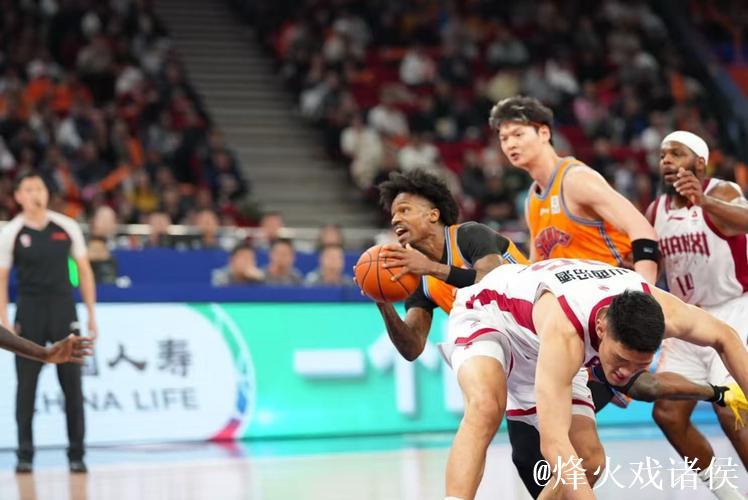 九连胜!上海大鲨鱼主场战胜山西队 九连胜!上海大鲨鱼主场战胜山西队