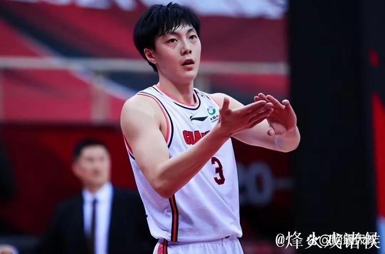 胡明轩三分绝杀 中国男篮险胜尤文图特